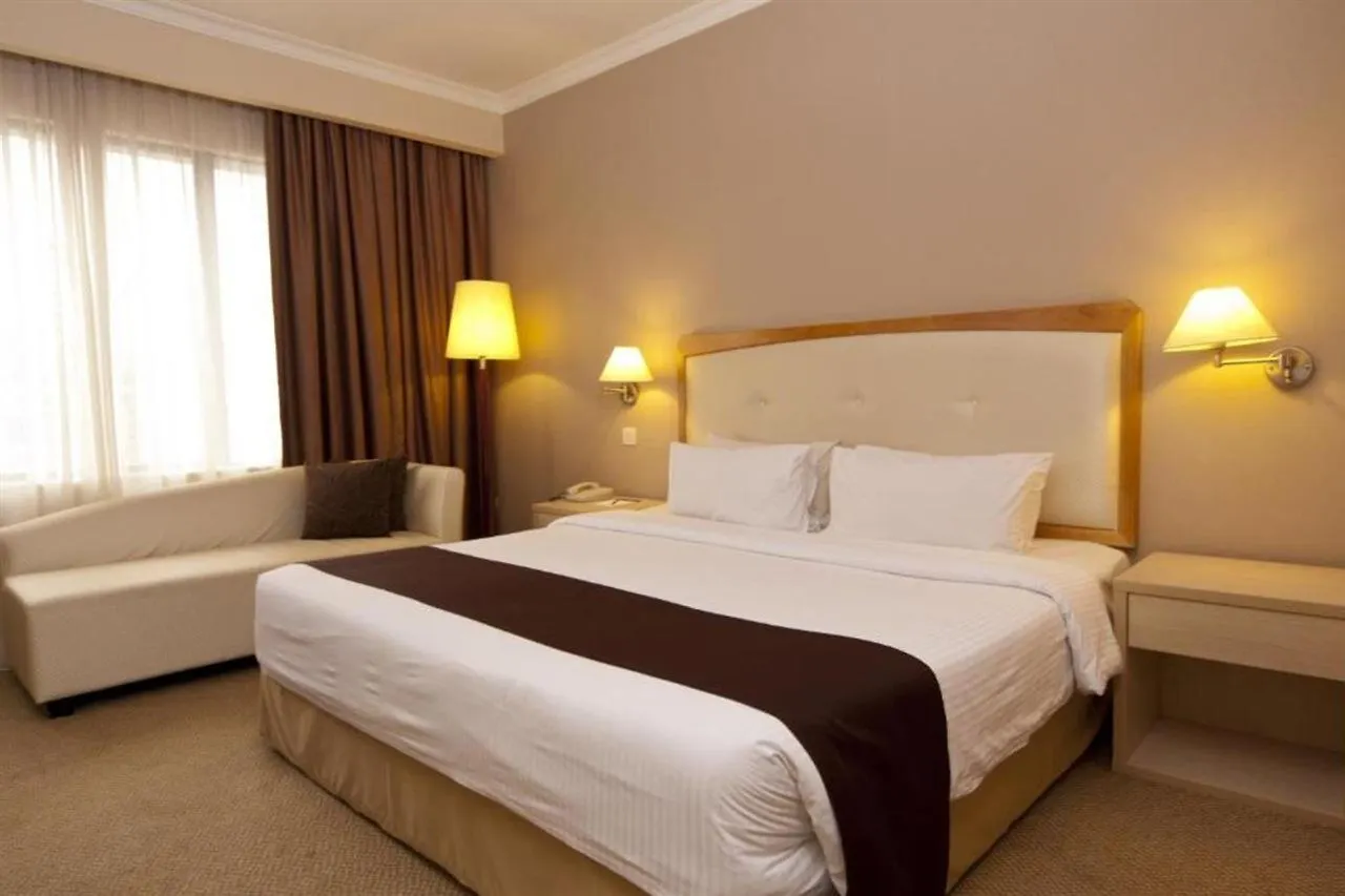 מלון קואלה לומפור Royale Chulan Bukit Bintang 4*,